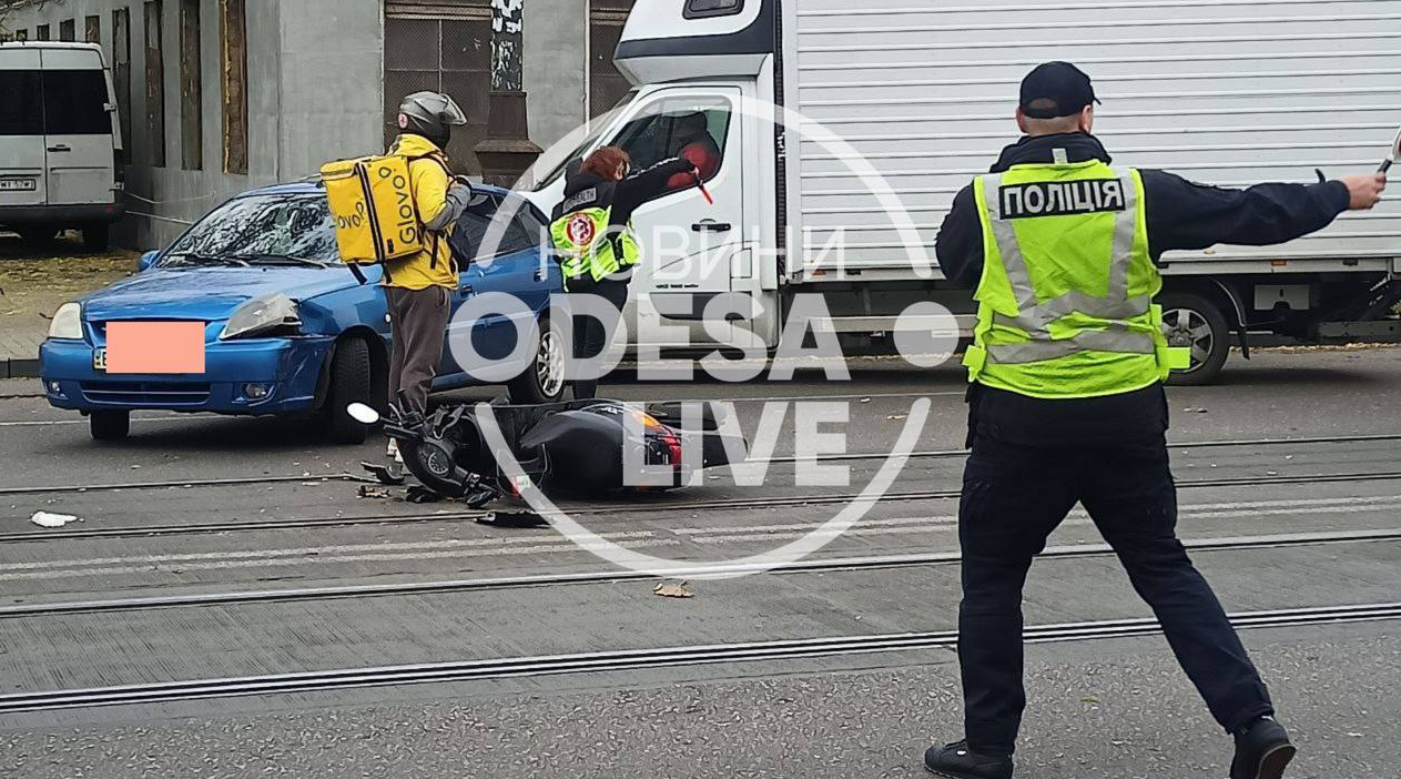 В Одесі зіткнулися мопед із легковиком - є постраждалий