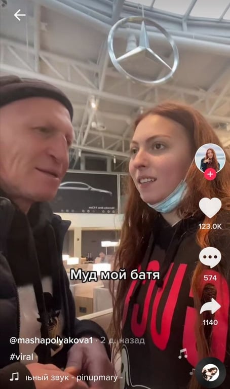 Оля Полякова показала мужа с дочкой