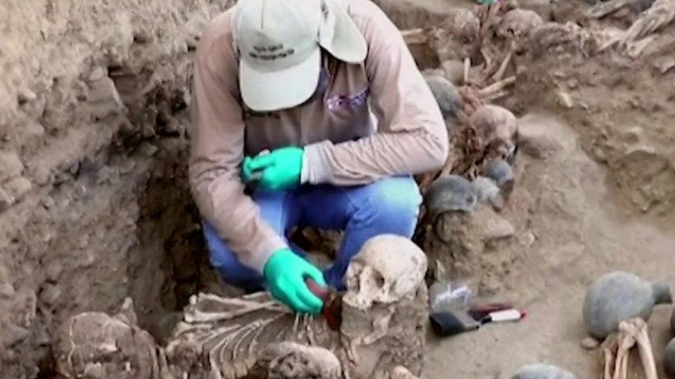 В Перу знайшли братську могилу з десятками скелетів XV століття - фото