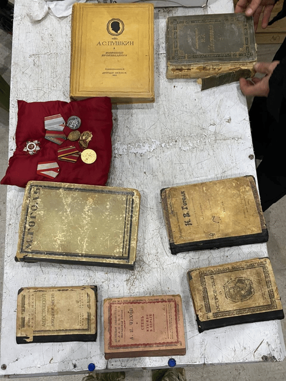 В Одеській області зупинили контрабанду старовинних книг і речей
