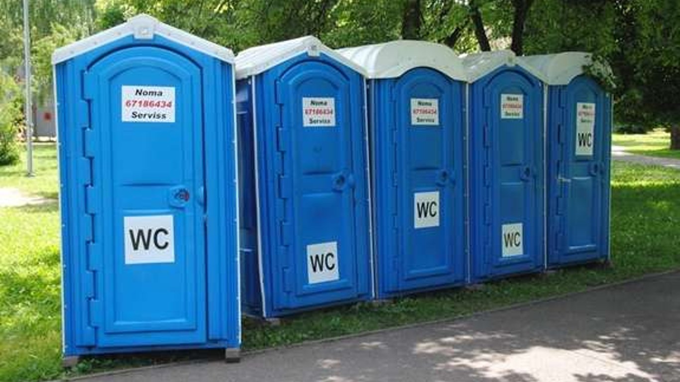 Биотуалеты в парке