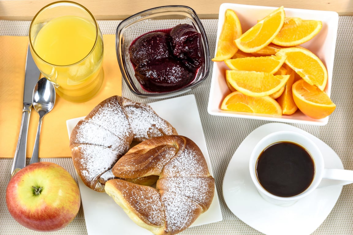 Які продукти не можна їсти зранку на голодний шлунок