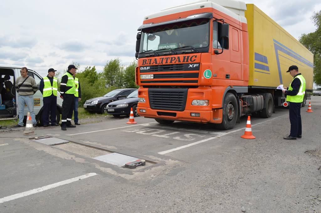 Перевантаження фур, ваговий контроль, українські далекобійники