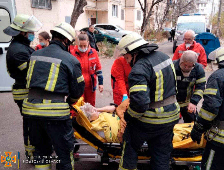 В Одесі горіла багатоповерхівка - двоє дорослих і дитину шпиталізували