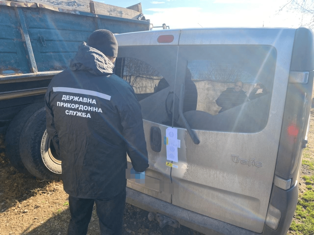 В Одеській області водій авто планував збути на свята контрабанду