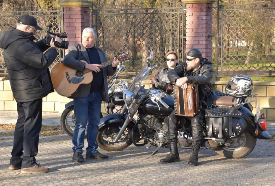 Одесский зоопарк снимает видео к Новому году - Беляков в образе тигра