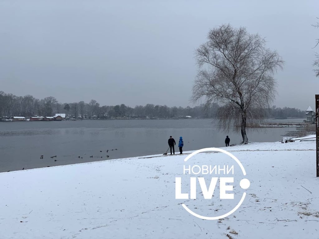 В городе выпал снег