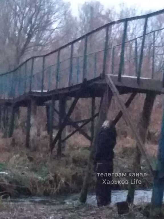 В Харькове мужчина повесился на мосту