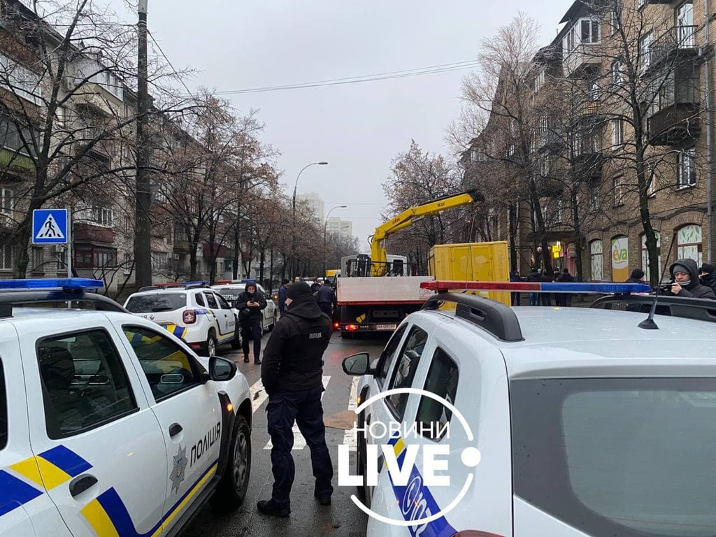 Эвакуация грузовика в Киеве