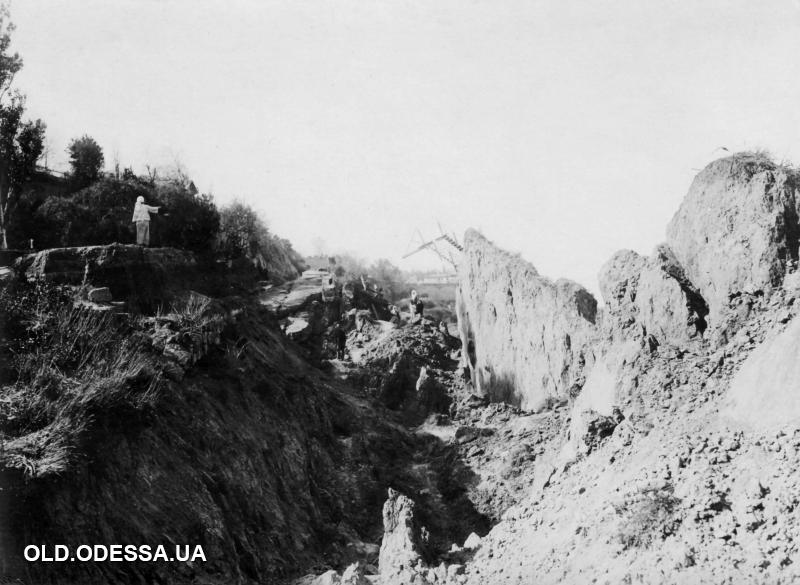 У мережі з'явилися фото масштабного зсуву ґрунту в Отраді в 1918 році