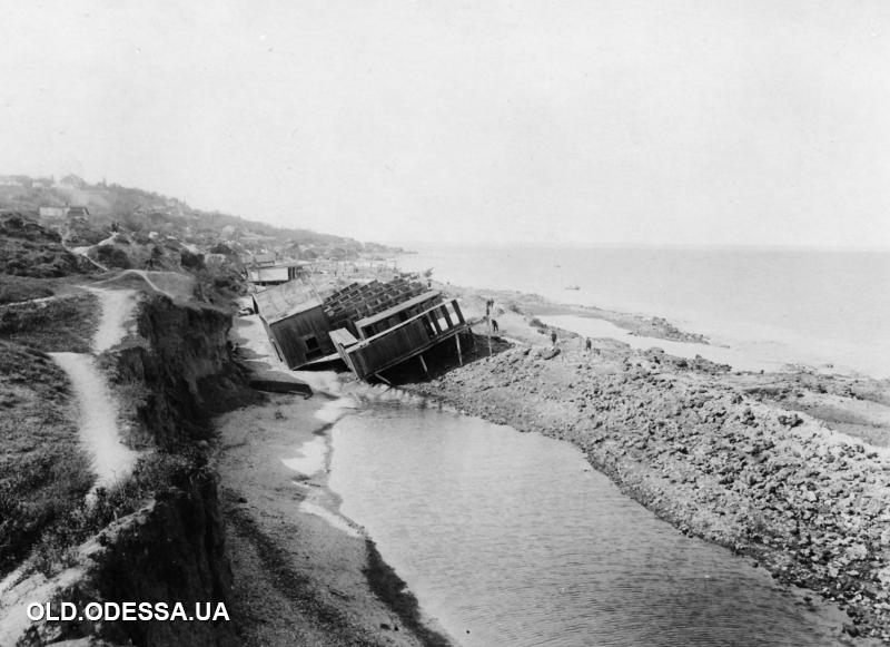 У мережі з'явилися фото масштабного зсуву ґрунту в Отраді в 1918 році