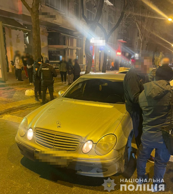 В Одесі у жителя області знайшли крупну партію наркотиків в авто