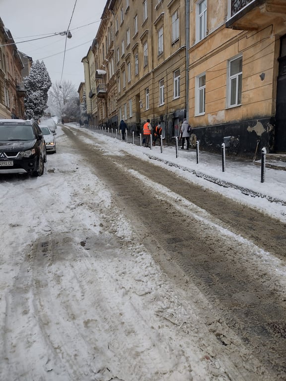 Ями на дорогах у Львові