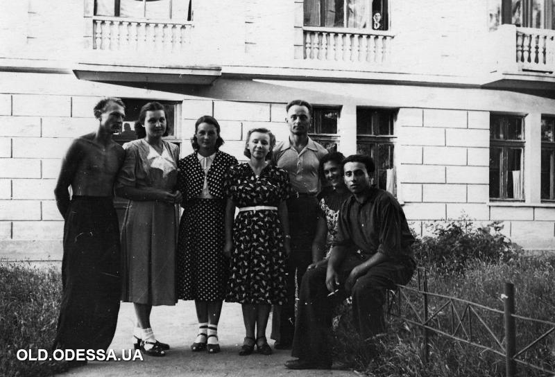 Одесский селекционно-генетический институт - фото здания и скульптур