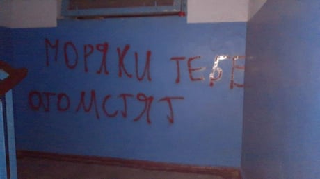 В Одесі псевдо борцям за права моряків погрозами розмалювали весь під’