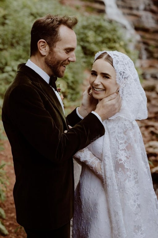 Лили Коллинз показала свадебное фото