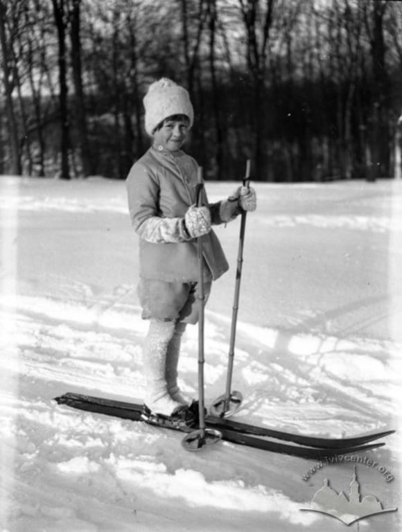 Дитина на лижах