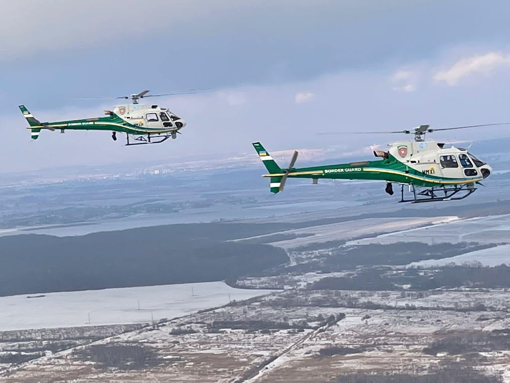 Гелікоптер в небі