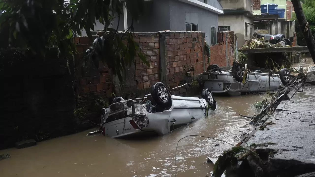 В Бразилии эвакуируют людей из-за наводнений - погибли до 17 человек -