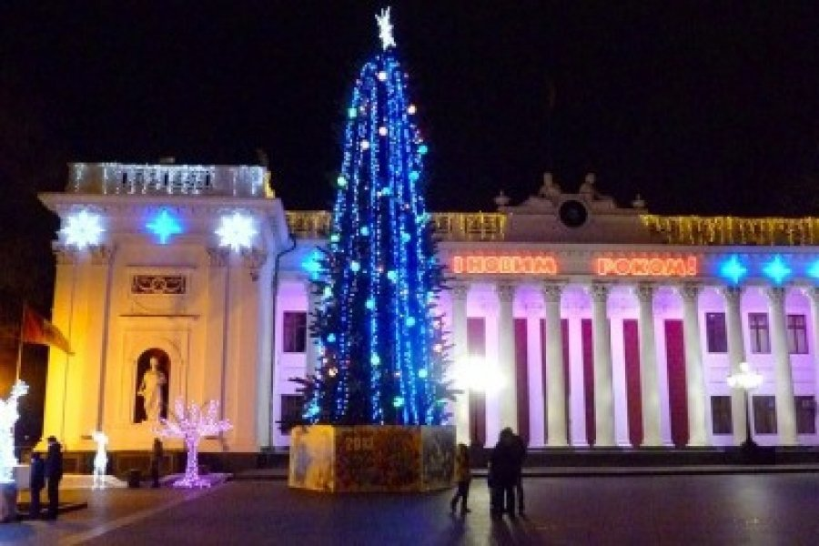 Як змінювалася головна ялинка Одеси за десять років - фото