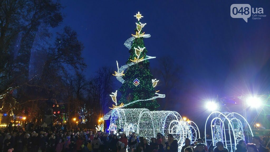 Як змінювалася головна ялинка Одеси за десять років - фото