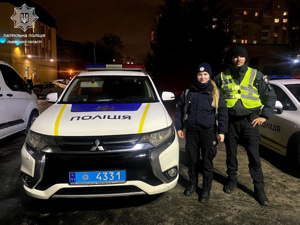 Поліцейські допомогли п'яному чоловікові