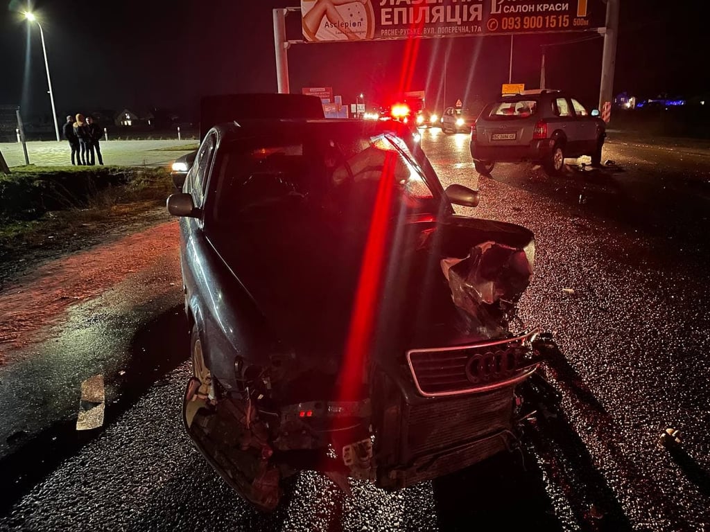 Під Львовом зіштовхнулися два автомобілі