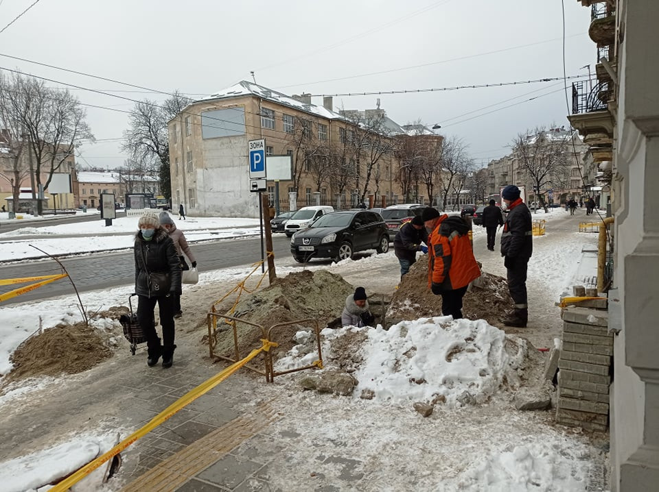 У Львові знову розкопали вулицю Бандери