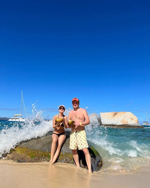 Виктор Бронюк с женой на пляже