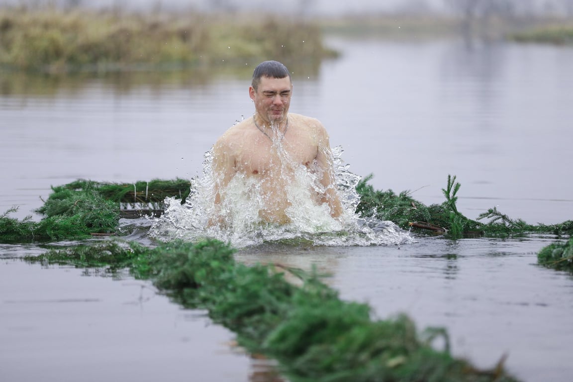 Водохреща Одеса, ополонки Одеська області, моржі Одеси