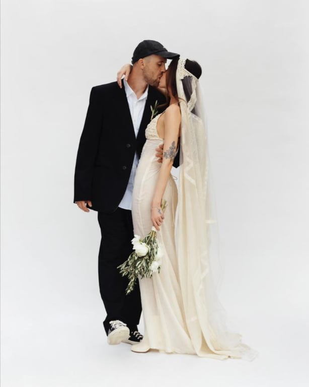 Екологічна сукня "бохо" та лише близькі люди: яким було весілля Дорофєєвої та Кацуріна - фото 5