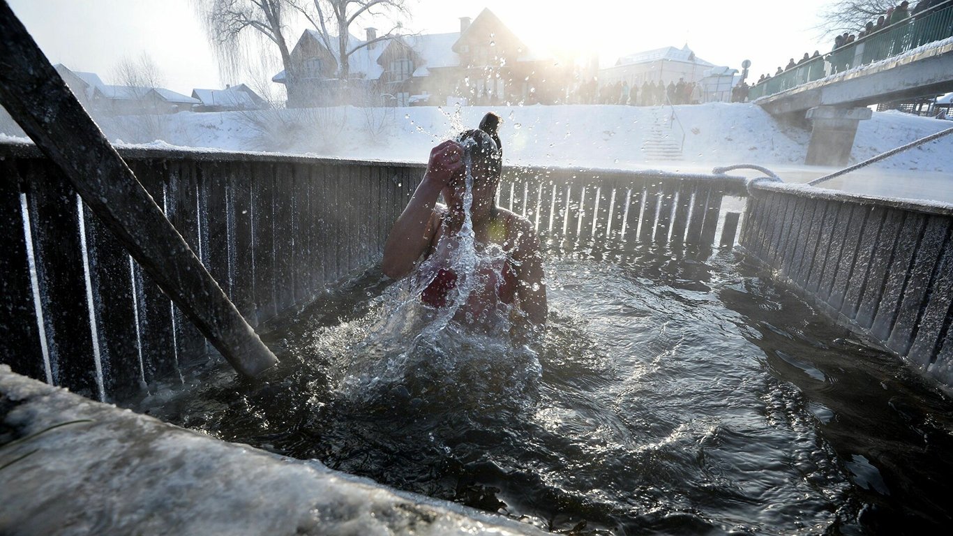 Водохреща - як правильно купатися, правила та традиції