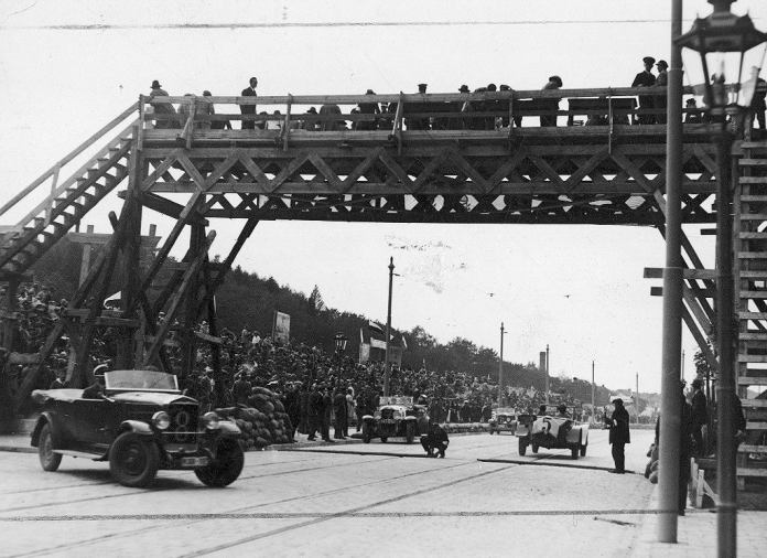 Як проходили перші автомобільні перегони у Львові