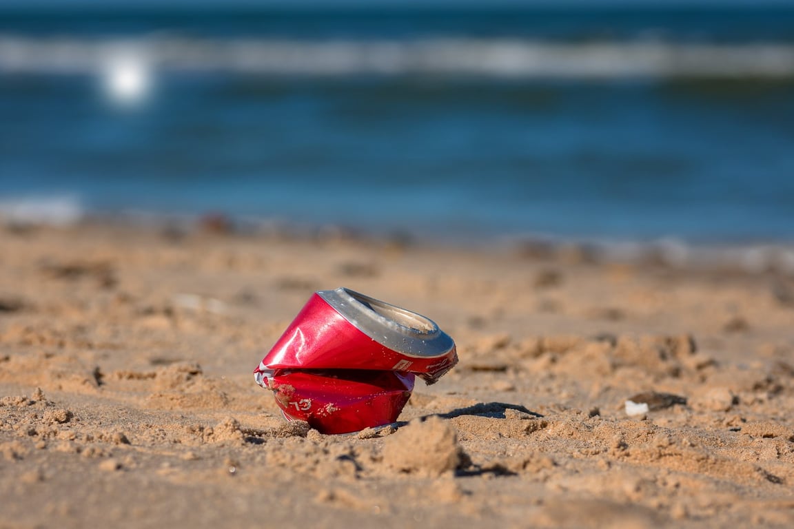 как убрать с пляжа мусор