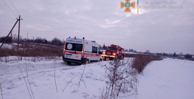 Скорая застряла в снегу на Харьковщине