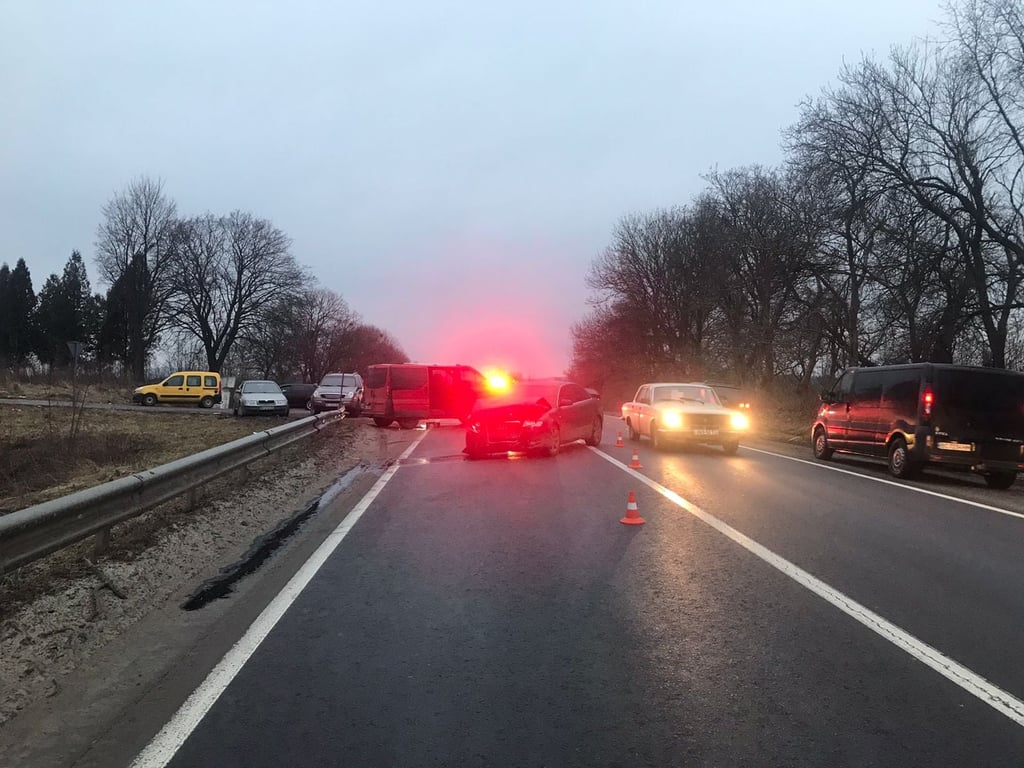 На Львівщині зіштовхнулися дві машини