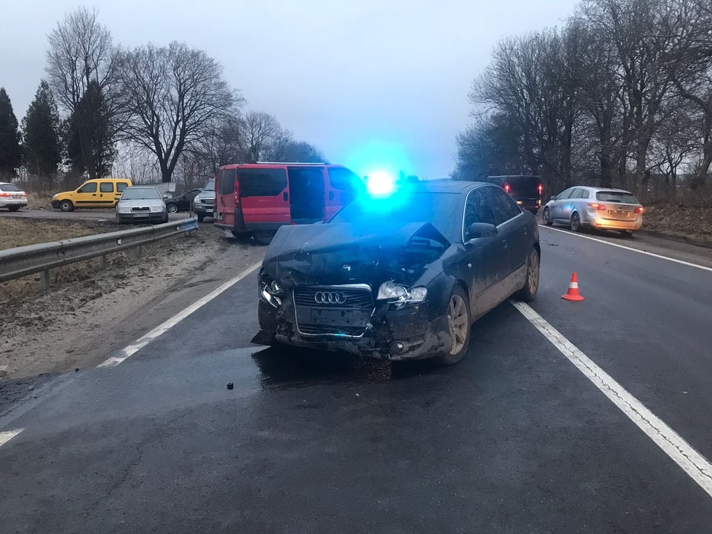 На Львівщині зіштовхнулися дві машини