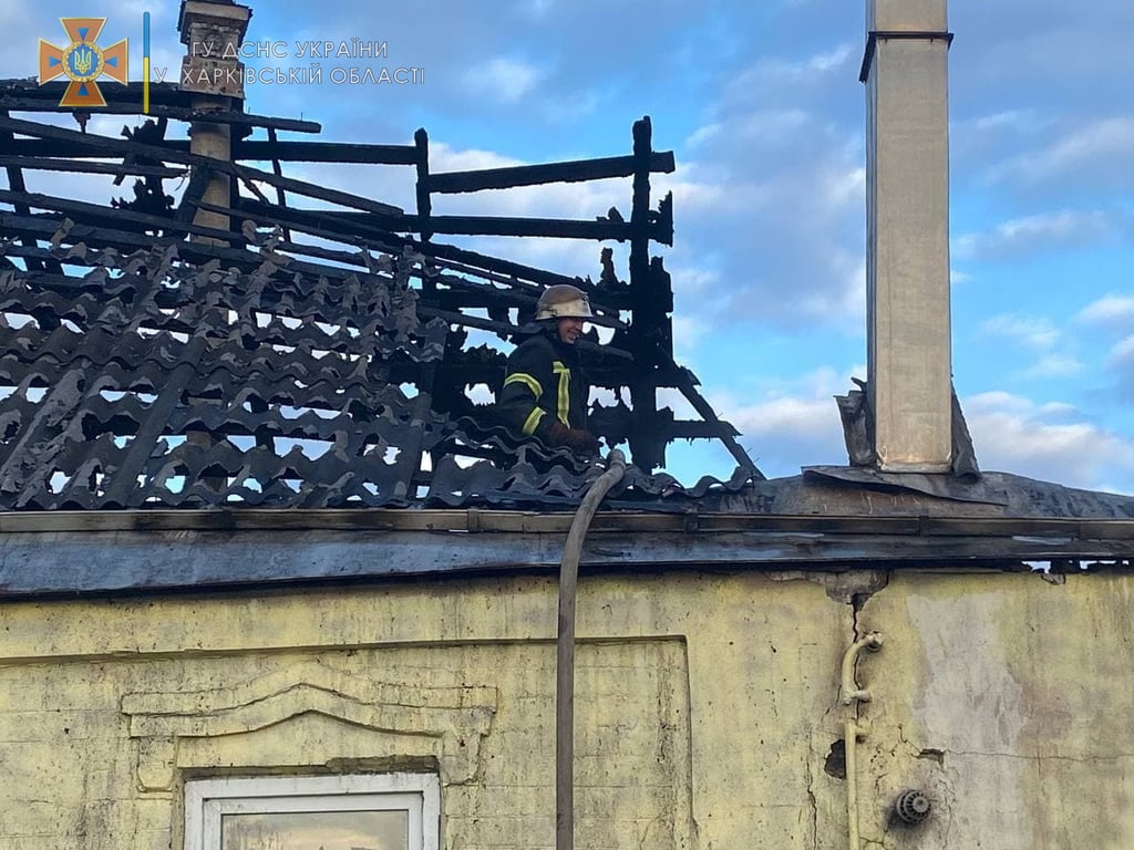 крыша сгоревшего дома