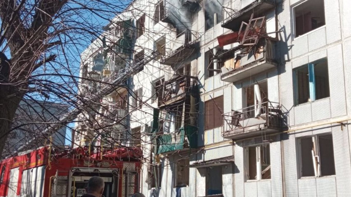 В результате обстрела многоквартирного дома на Харьковщине погиб ребенок