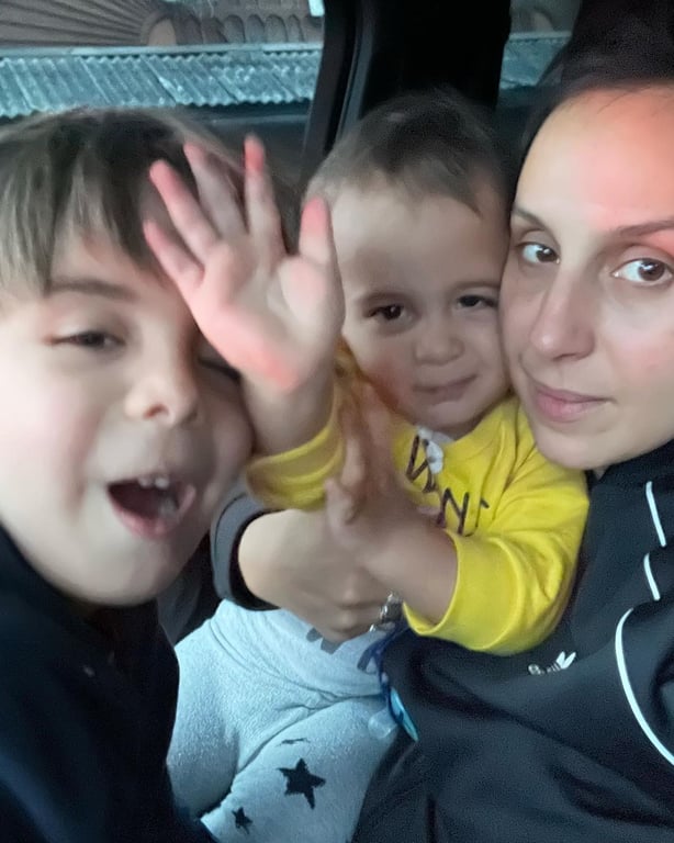 джамала с детьми покинула украину
