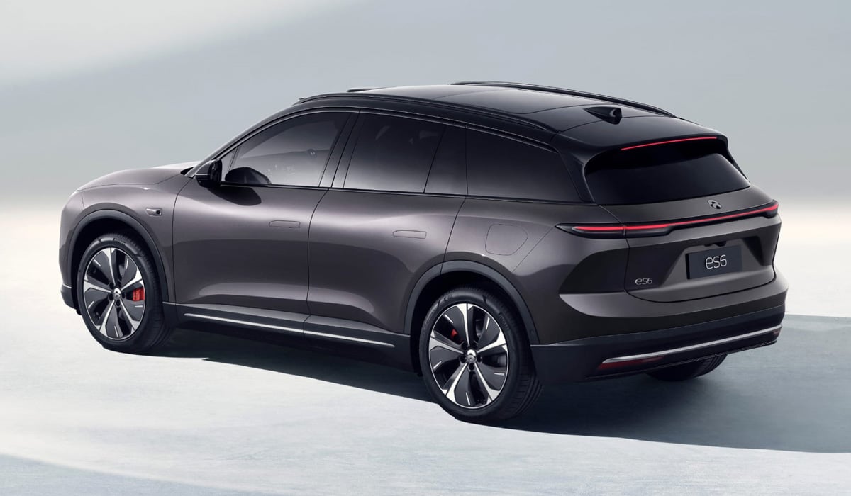 Задний вид автомобиля Nio Салон автомобиля Nio ES6