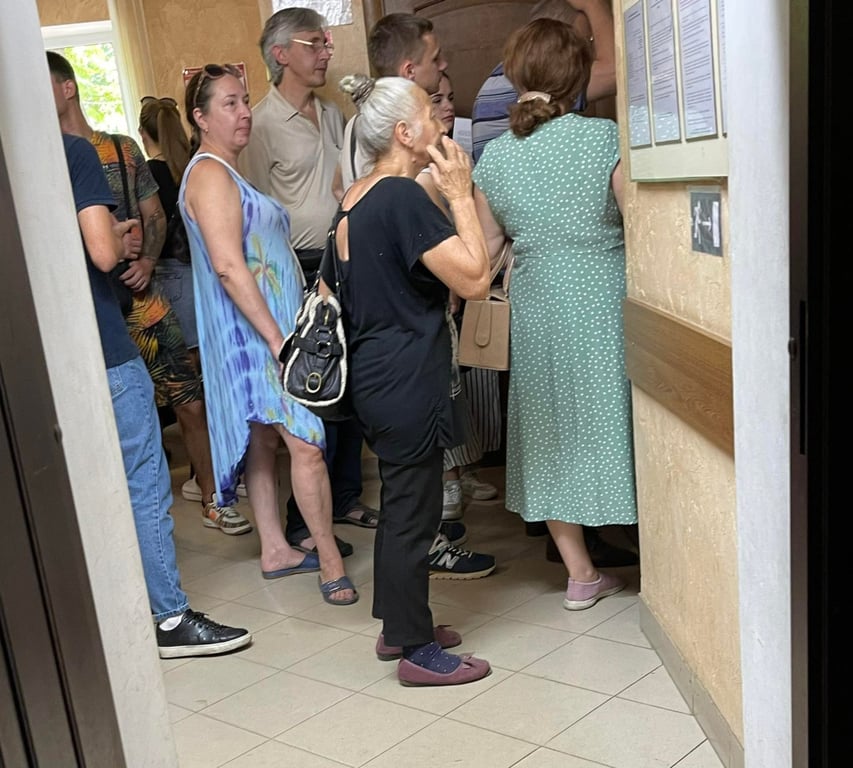 в одеських центрах збираються величезні черги на отримання документа