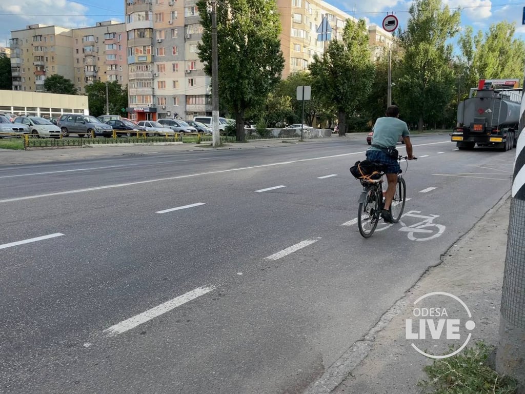 В Одессе на поселке Котовского нарисовали новую велосипедную дорожку