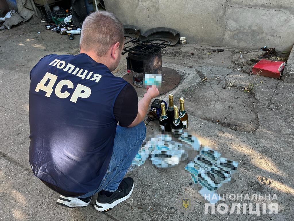 Одесские полицейские нашли подпольный цех по производству игристого