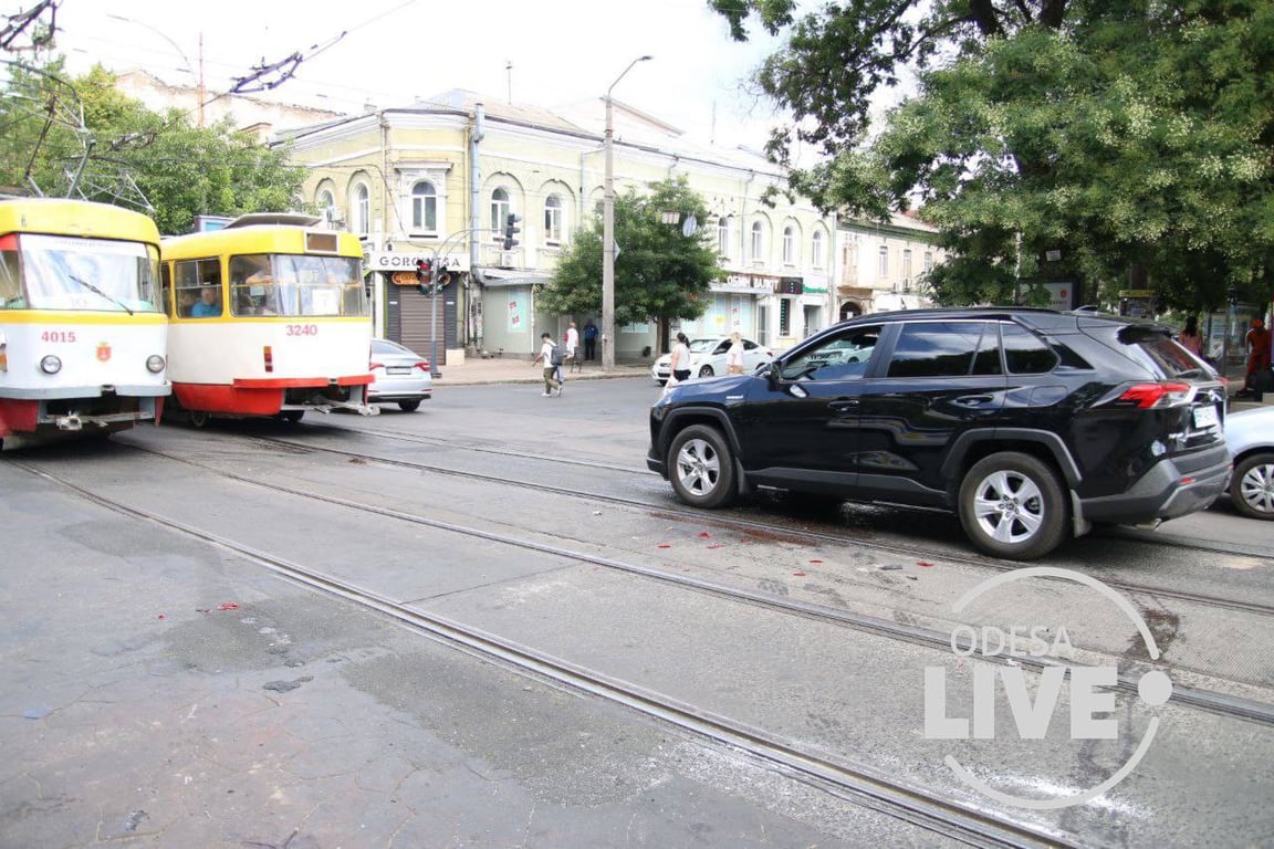 В центре Одессы перевернулся автомобиль