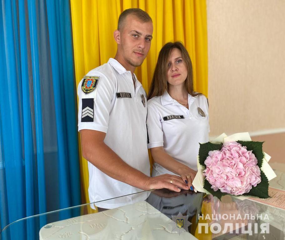 В Одесской области обвенчались полицейские супруги