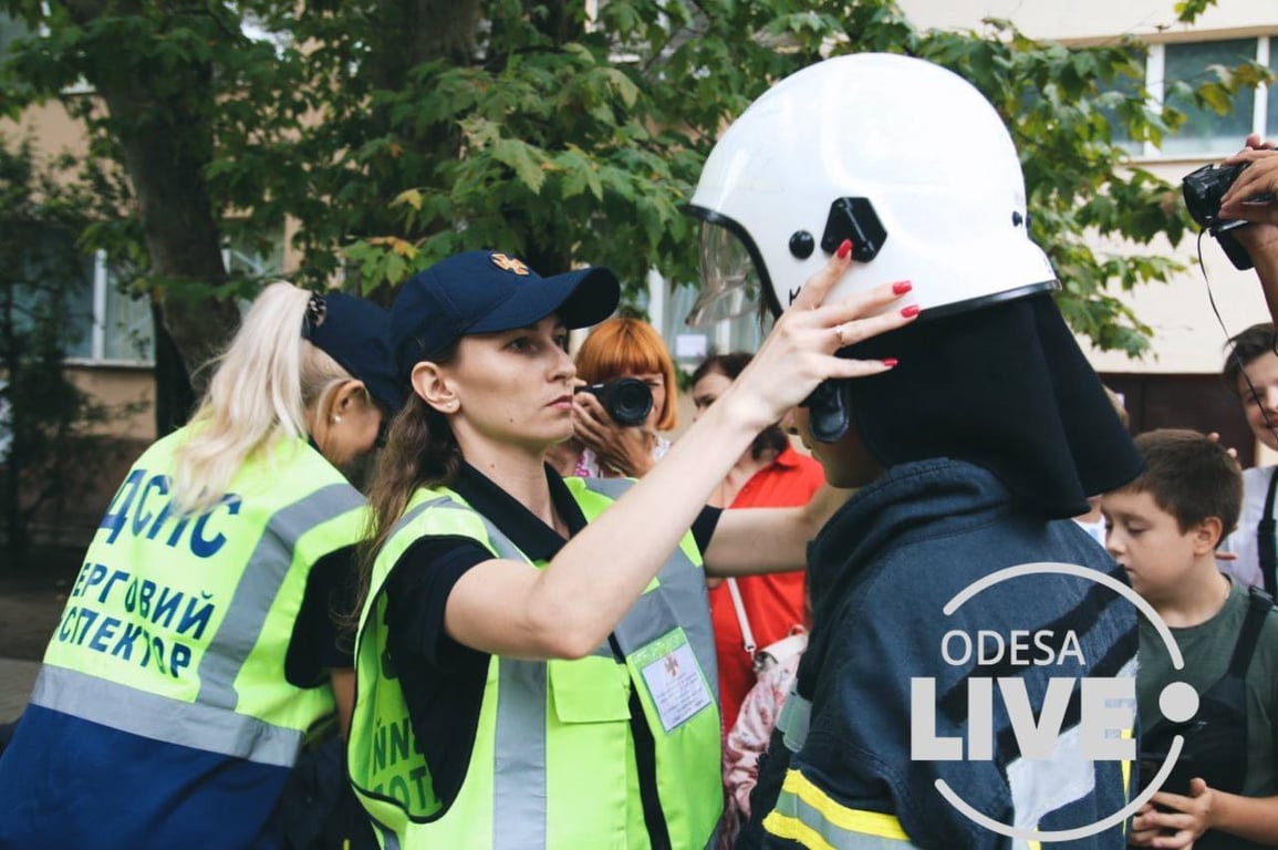В Одессе спасатели провели "огненный мастеркласс" в школе
