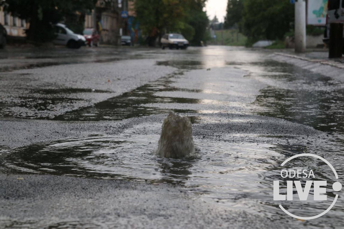 Ненастье в Одессе: центр города затопило
