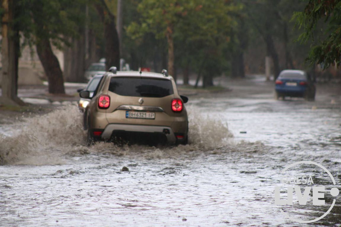 Негода в Одесі: центр міста затопило