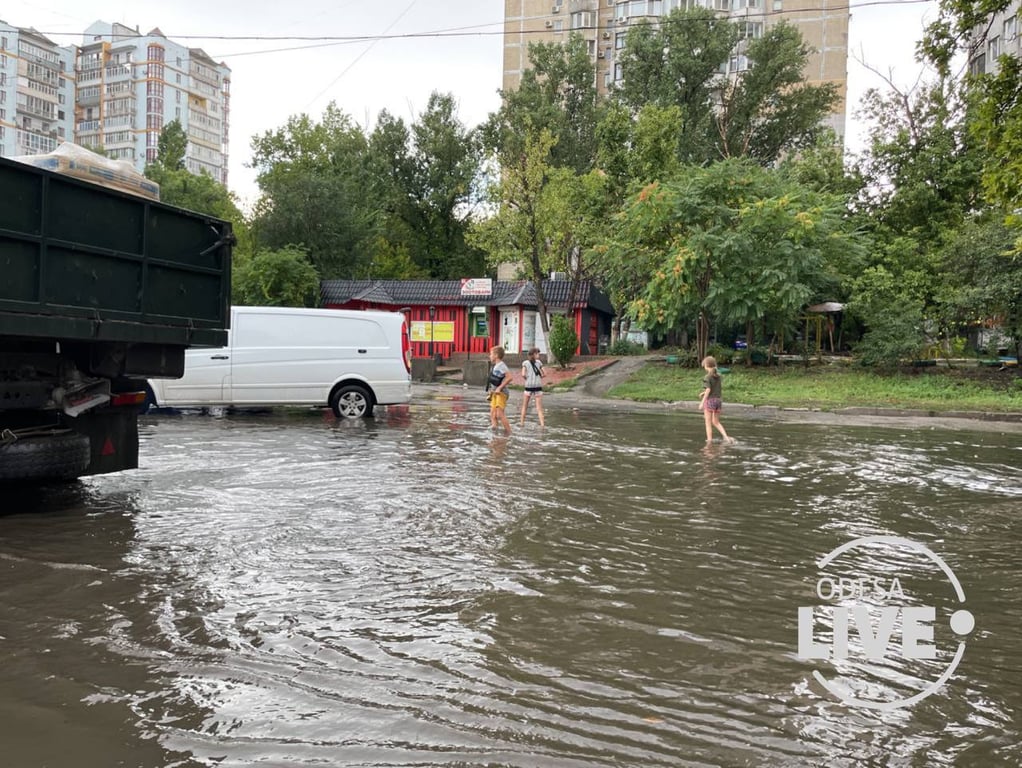 Ненастье в Одессе: центр города затопило